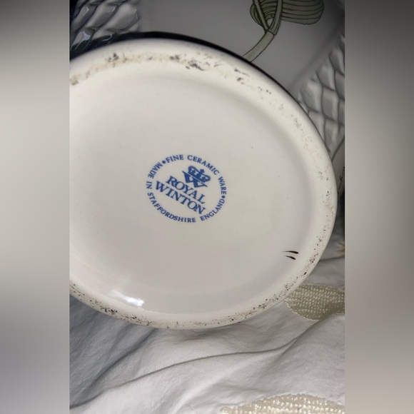 Vintage ROYALWinton Elegant Porcelain Vase- 4 Sided w/Different Flowers on Each🪻 - Picture 15 of 16